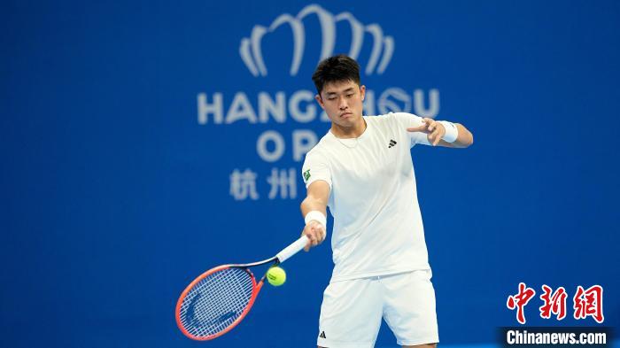 吴易昺因背伤在杭州ATP正