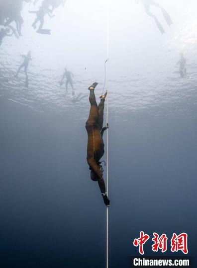 中国自由潜水选手于志瀛