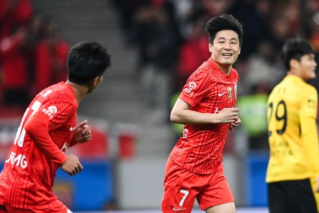 上海海港主场4-1胜青岛西海岸 莱昂纳多破门武磊