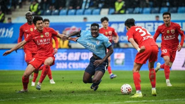 卫冕冠军上海海港三战两