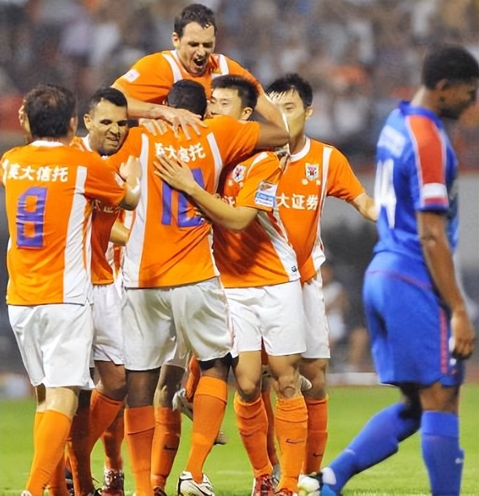 巴西名帅库卡重返桑托斯执教 四度执掌帅印迎新