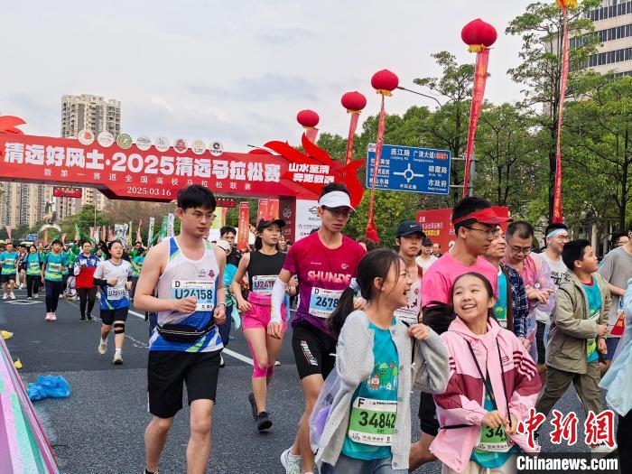 清远马拉松赛创纪录 肯尼亚选手夺魁 文化表演助
