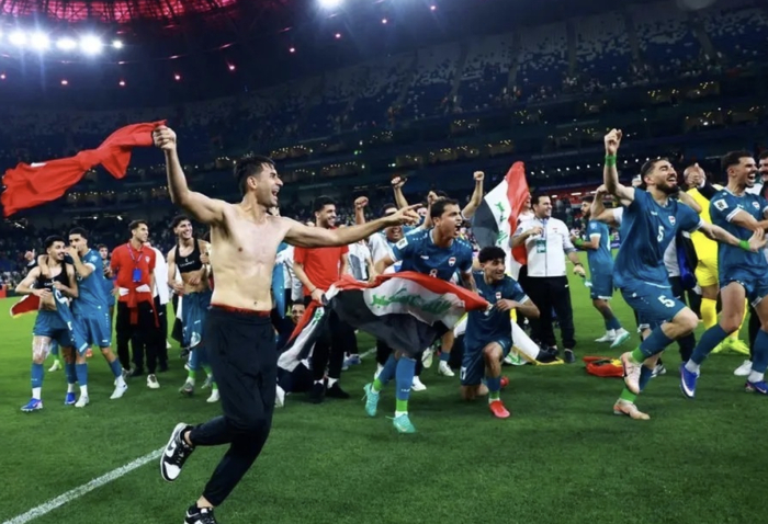 伊拉克男足40年重返世界杯 前主帅跳楼威胁引热