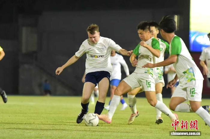 英伦球队访华 佛山西甲迎战斯托克波特 2-2平局续