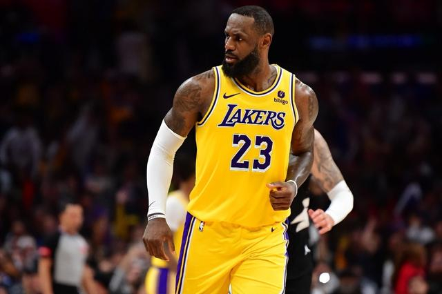 詹姆斯总得分逼近历史第一 面临韦斯特117分差距