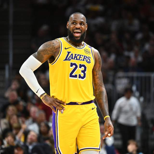 东契奇重伤报销 里夫斯拒绝续约 湖人阵容崩盘