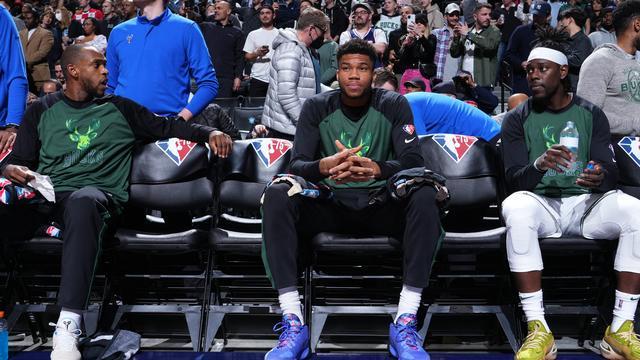 雄鹿五年跌落神坛：从总冠军到季后赛边缘的蜕