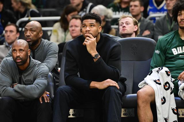 雄鹿五年跌落神坛：从总冠军到季后赛边缘的蜕